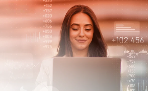 Professionista analizza dati di crescita e statistiche finanziarie visualizzate digitalmente.